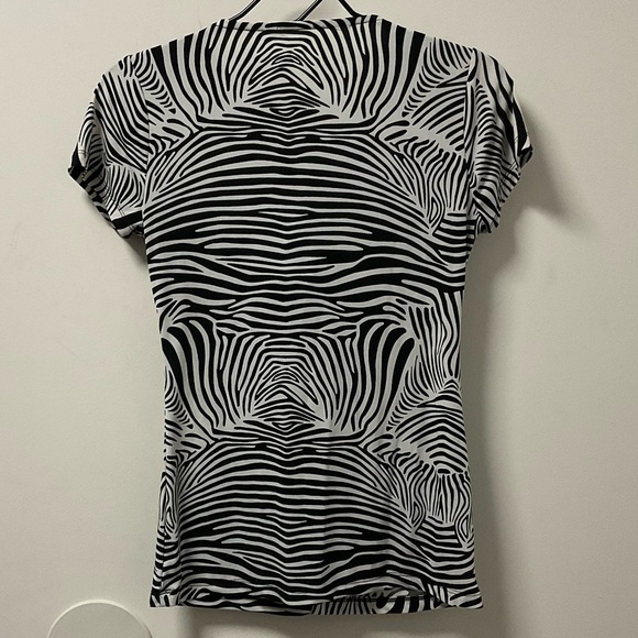 Striking Merona Black & White Cool Polyester Spandex Blend Short Sleeve Top! - Picture 8 of 13